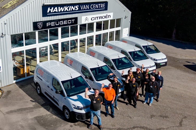Whole Team photo alongside Hawkins Motors. 