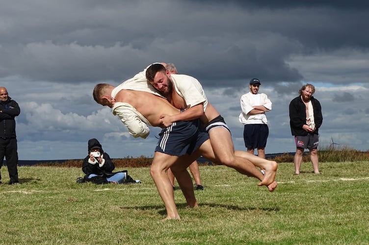 Michael Edwards (longer shorts) wins big at Castle an Dinas