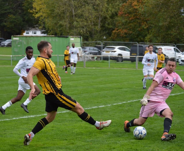 Unbeaten Torpoint go top after five-star show at Nailsea