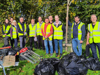 Cornwall leader joins litter pick