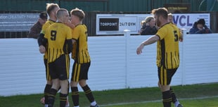Crawford and Damerell keep Torpoint top of the table