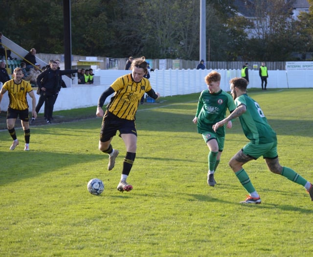 Ten-man Torpoint dumped out of Cup by in-form Ivybridge
