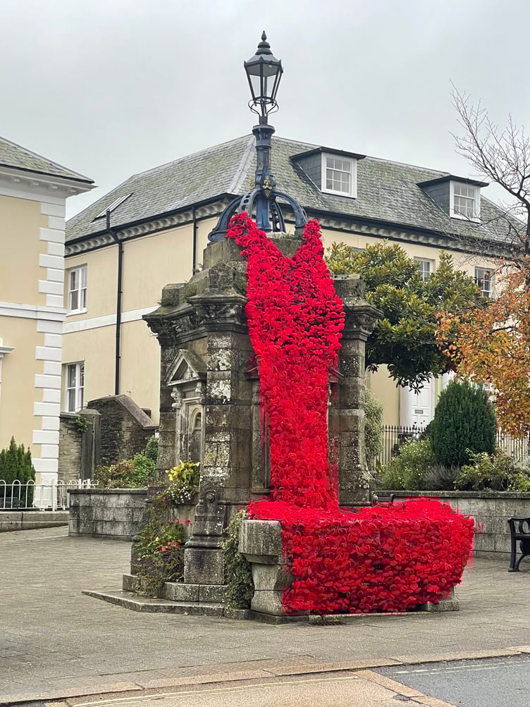 A poppy cascade created to remember the fallen in Liskeard has been hailed a real 'community effort' by those who have helped to put it together. Over 2,000 woollen poppies have been created by local community groups and individuals to commemorate the town's fallen. Located on the fountain in Barras Street, it helps form a real centre piece to the town's Remembrance Day plans.