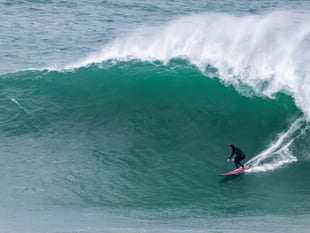 Brave surfers tackle the Cribbar