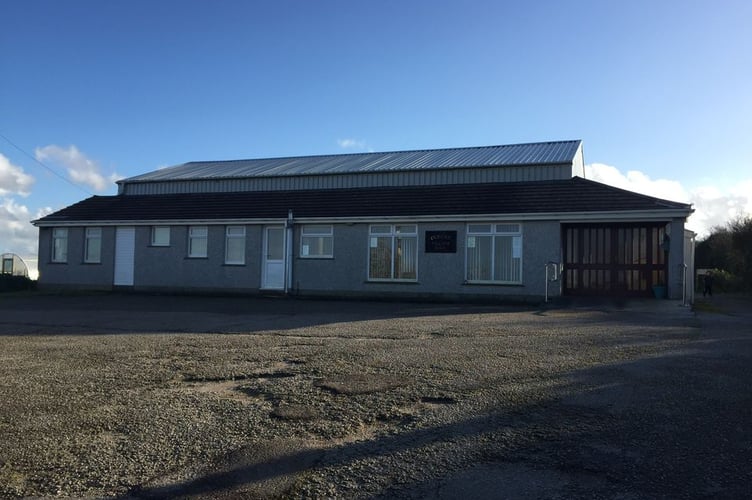 EE propose to erect a 17 metre high communications mast behind Cubert Village Hall