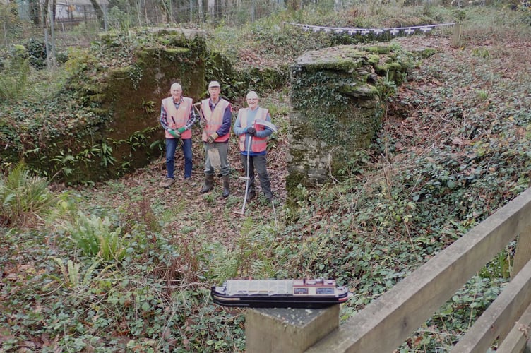 Pictured (left to right): Brian Oldham, Liskeard Old Cornwall Society, Peter Murnaghan, Volunteer coordinator for Lock 21, Iain Rowe, Caradon Archaeology at Lock 21 
