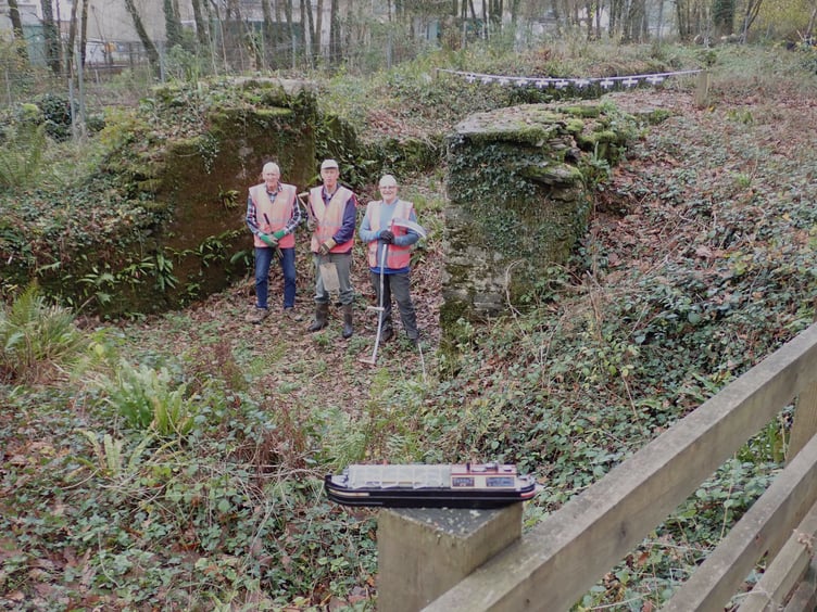 Pictured (left to right): Brian Oldham, Liskeard Old Cornwall Society, Peter Murnaghan, Volunteer coordinator for Lock 21, Iain Rowe, Caradon Archaeology at Lock 21