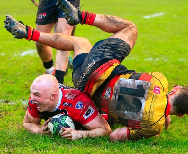 Pirates cement fourth with home bonus-point victory