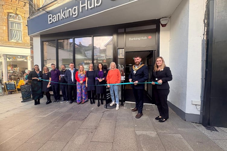 Mayor Cllr Drew Creek officially opens banking hub