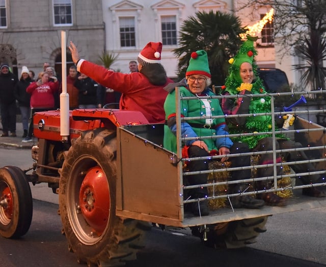 Festive tractor run a big success for Liskeard Young Farmers