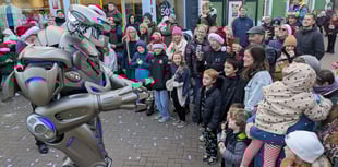 Titan the Robot thrills shoppers at Christmas Eve extravaganza 