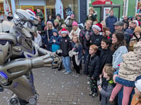 Titan the Robot thrills shoppers at Christmas Eve extravaganza 