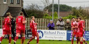 Simmonds' hat-trick gives play-off chasing Newquay victory at Helston
