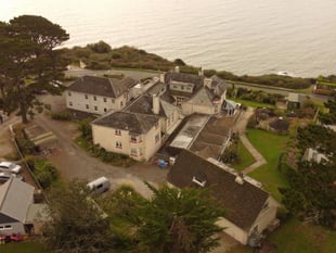 Plan to replace clifftop hotel with 18 new homes