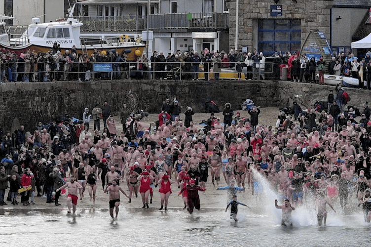 Thousands of spectators gathered to cheer on the brave dippers (Picture: Bob Quinn)
