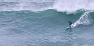 Lone surfer takes on the Cribbar
