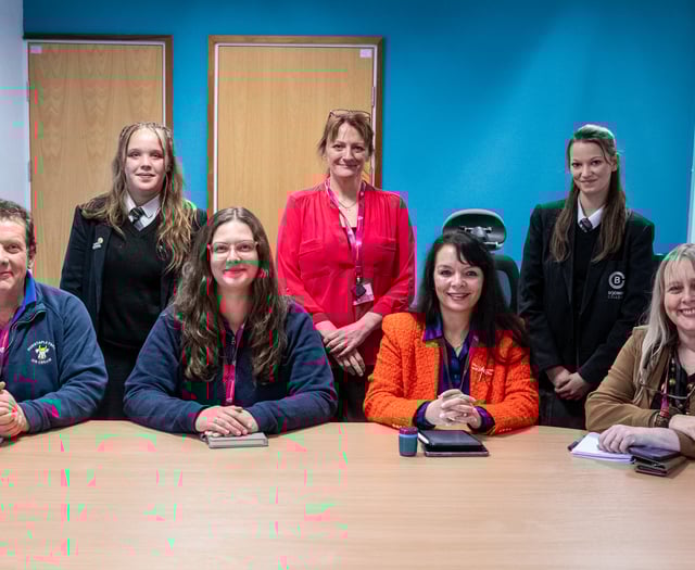 Students' entrepreneurial fires lit by Dragon's Den contestant visit