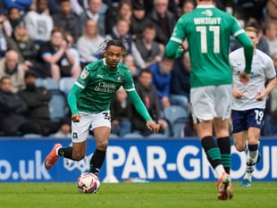 Argyle duo Issaka and Roberts join Truro City on loan