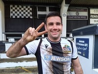 Sullivan stars again as Magpies cement third 