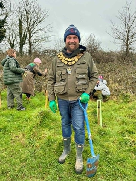 Mayor Drew Creek was among the volunteers
