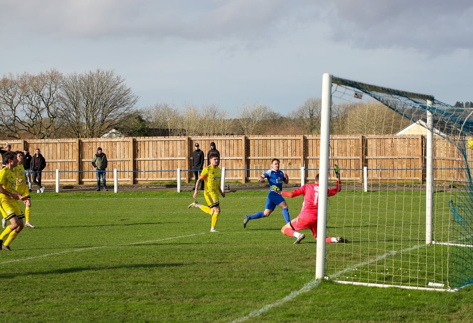 Thomson strike helps claim crucial points for Liskeard in title race