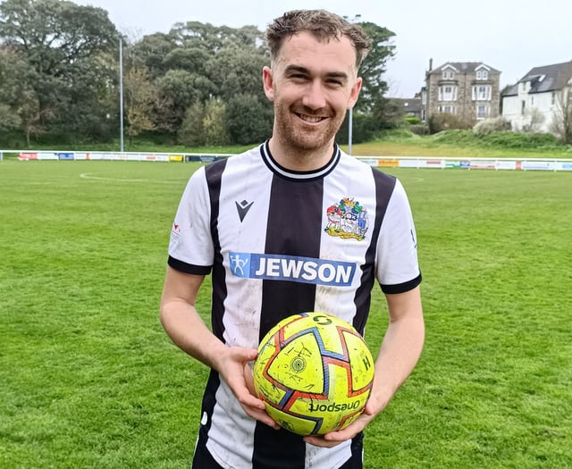 Magpies stay third as Trudgeon's hat-trick downs St Day