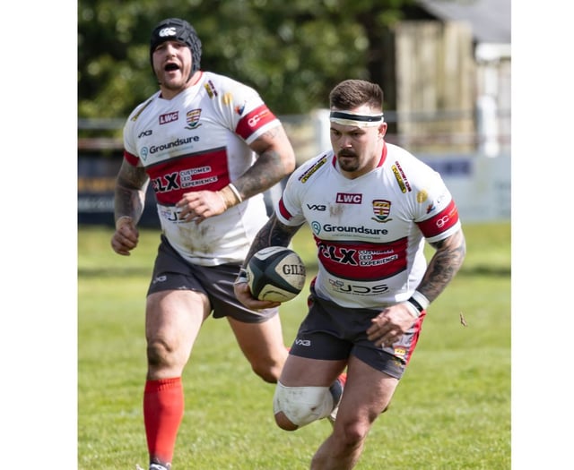 Camborne ease to victory to close in on league title