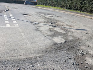 Councils warned over pothole repairs