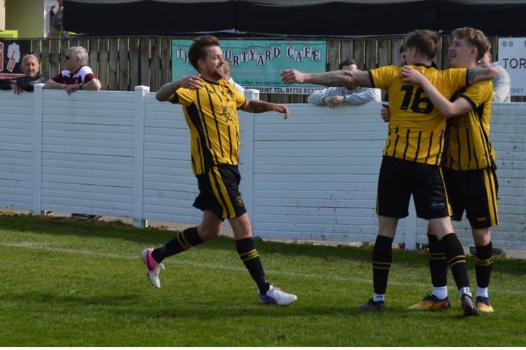 Torpoint Athletic v Paulton.