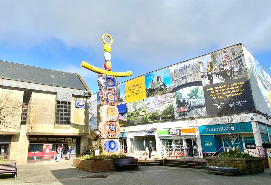 Survey shows people want sculpture removed