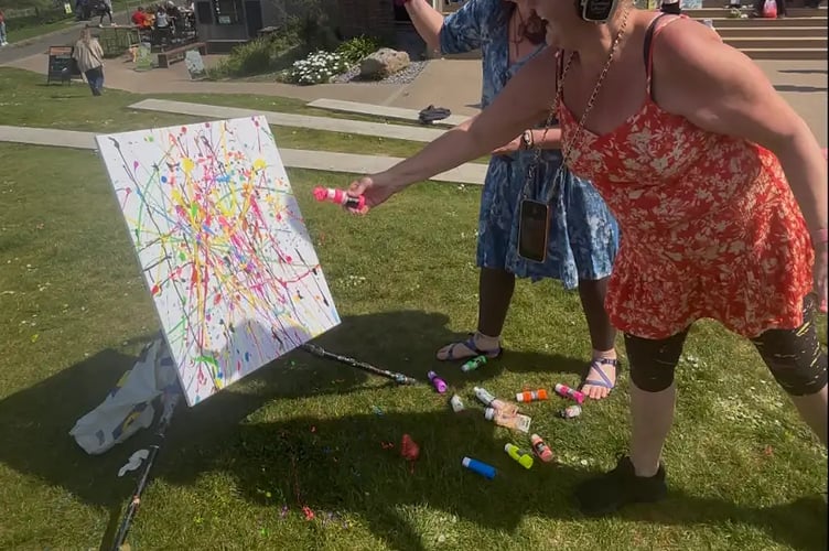 The crowd joined Graham in creating the final artwork of the tour’s collection