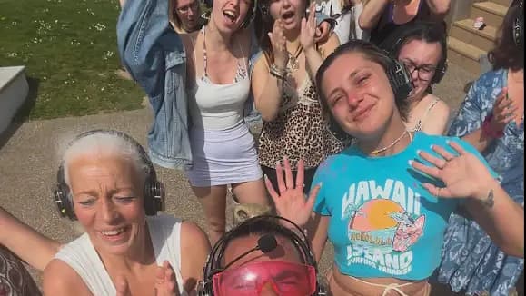 Artist stages grand finale of nationwide mental health tour