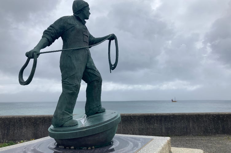 Newlyn Fisherman Memorial by Tom Leaper 