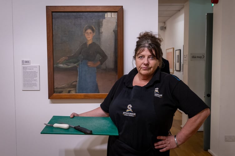 Elaine Lorys from Newlyn, the UK’s first female master fishmonger, mirrors A Zandvoort Fishergirl by Elizabeth Forbes (1884) at Penlee House Gallery & Museum.
