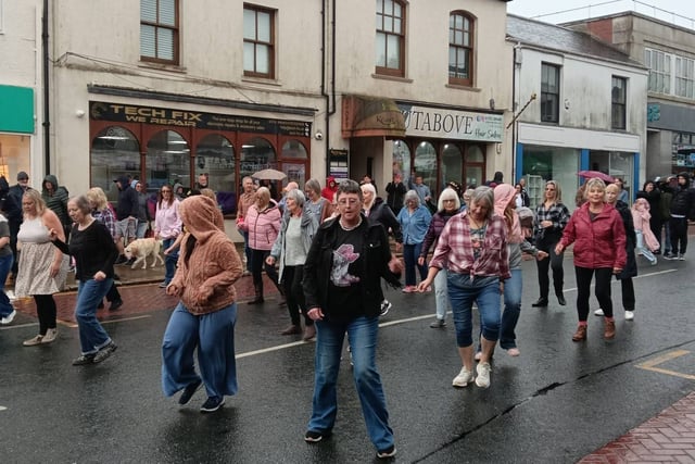 Rain can’t stop dancers in flash mob spectacle