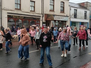 Rain can’t stop dancers in flash mob spectacle