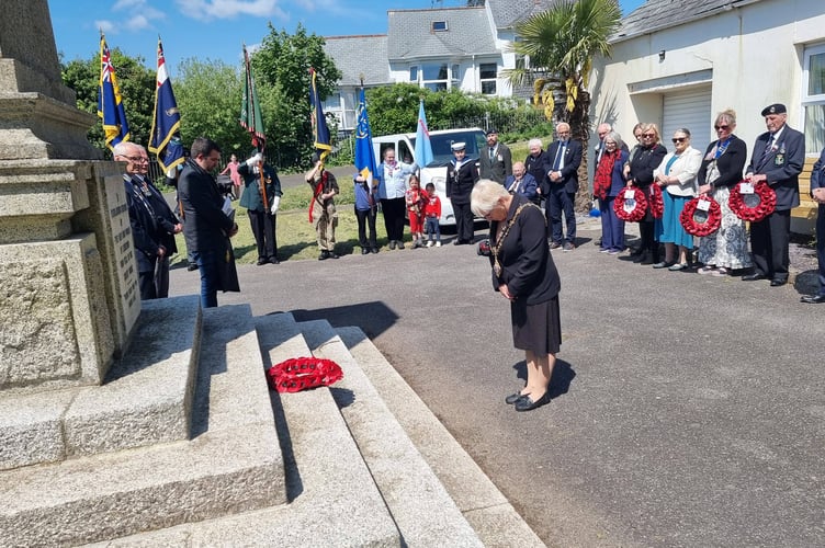 Mayor of Liskeard, Cllr Christina Whitty pays her respects at the VE Day remembrance ceremony at the Liskeard War Memorial