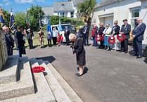Mayor leads VE Day tributes at Liskeard war memorial
