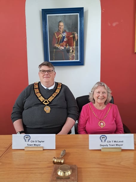 (L-R) Cllr Scot Taylor was re-elected to as mayor while Cllr Tizzy McLeod was re-elected as deputy mayor (Picture: St Columb Major Town Council)