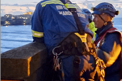 Newquay Coastguard Search and Rescue Team at the scene