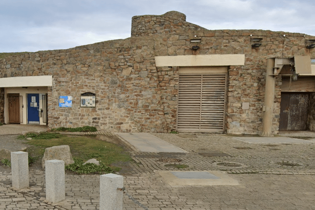 Little Fistral public toilets