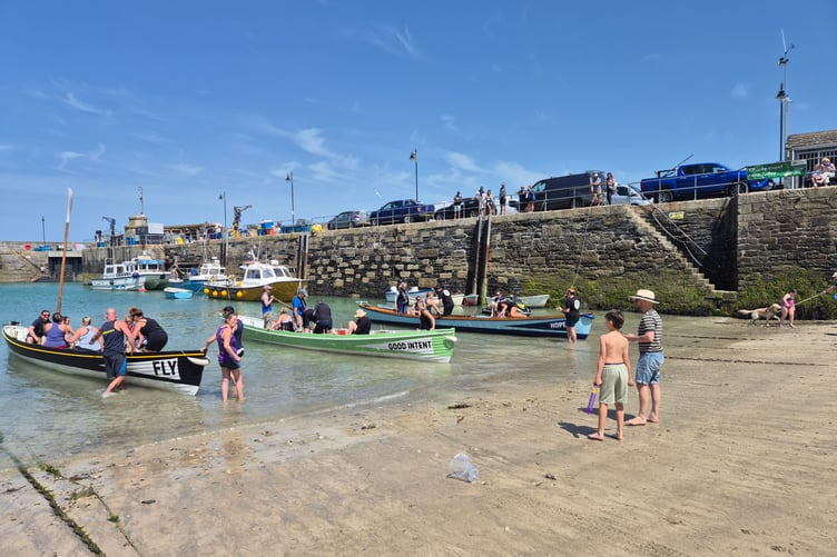 The crews about to set off