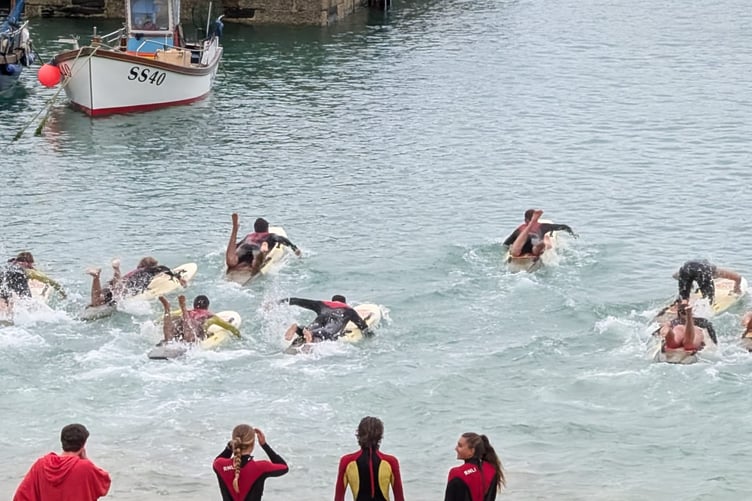 The paddlers set off in their race