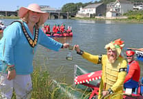 Captivating Wadebridge raft race offers thrills, skills and capsizing boat spills