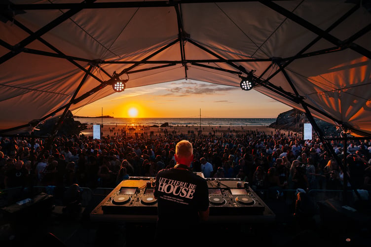Pete Tong performed on Lusty Glaze's specially created 360° stage