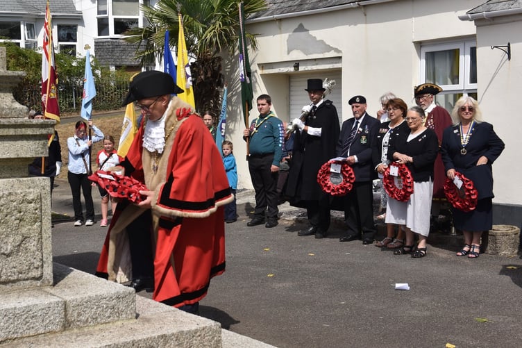 Liskeard Mayor, Cllr David Braithwaite lays a wreath at the town's war memorial (Picture: Jon Harris Photography)