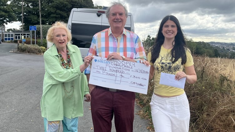 Performer Seren David (right) is presented with a cheque for £300 from Sue Hooper and Ken Martin, both trustees of the Sue Hooper Charitable Foundation