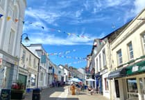 Coastal Cornwall - Woolly story about ancient bridge in market town