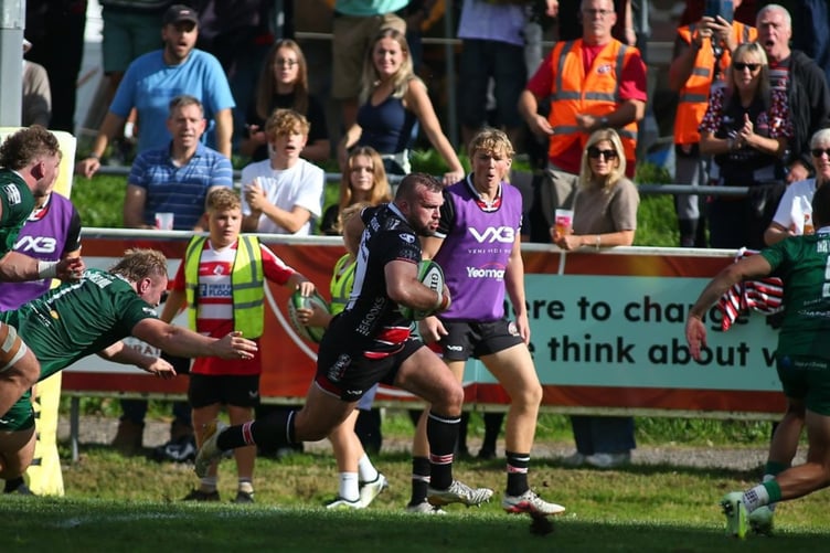 Hooker Morgan Nelson sauntered in for the Pirates' second try.