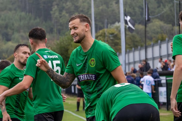Centre-half Jordan Bentley put in a fine performance at the heart of the Blazey defence.